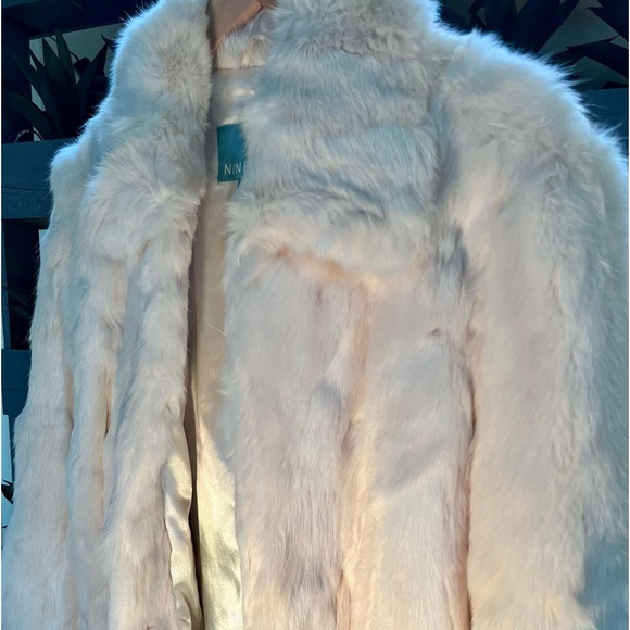 White 100% Rabbit women’s coat. Wore only twice! - Picture 2 of 6